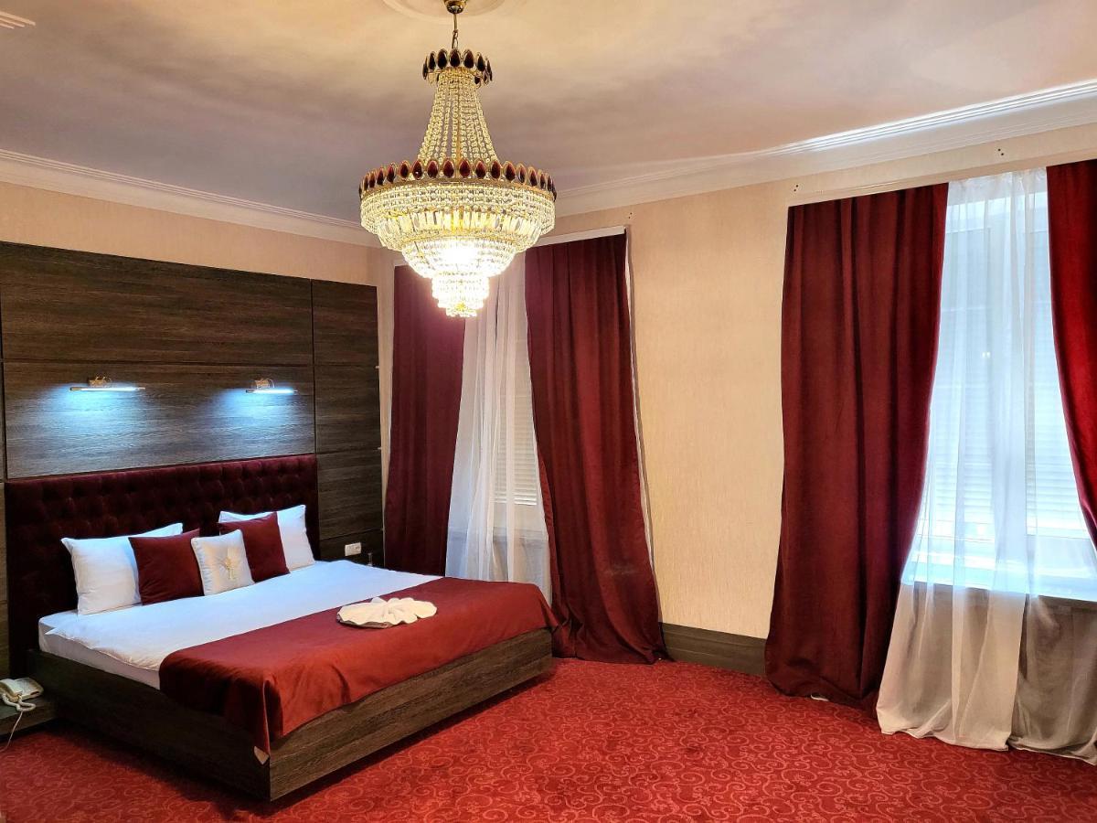 Maxim Pasha Hotel Kisinyov Kültér fotó